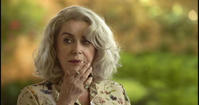 Tutti i ricordi di Claire, la recensione: Catherine Deneuve e l’ombra del passato