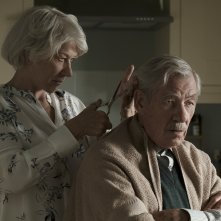 L'inganno perfetto: Ian McKellen con Helen Mirren in una scena del film