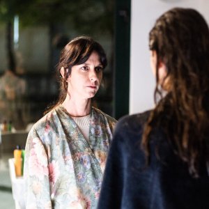 Mollami: Martina Gatti e Caterina Guzzanti in una scena del film Sky Original