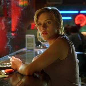 Scarlett Johansson in una scena di Una canzone per Bobby Long