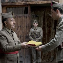 While At War: Santi Prego in una scena del film