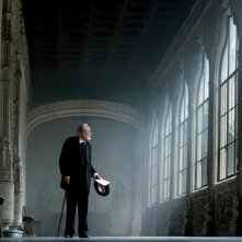 While At War: Karra Elejalde in una sequenza