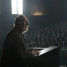 While At War: una scena del film con Karra Elejalde