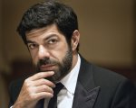 Pierfrancesco Favino a Vanity Fair Stories: 'Per me è importante il rapporto di fedeltà con il pubblico'