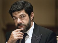 Pierfrancesco Favino a Vanity Fair Stories: 'Per me è importante il rapporto di fedeltà con il pubblico'