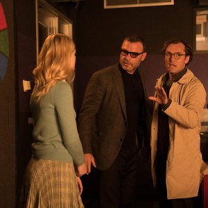 Un giorno di pioggia a New York: Jude Law, Liev Schreiber, Elle Fanning in una scena del film
