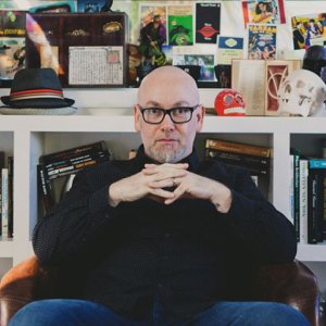 Because the Night: un'immagine dell'autore Neil Cross