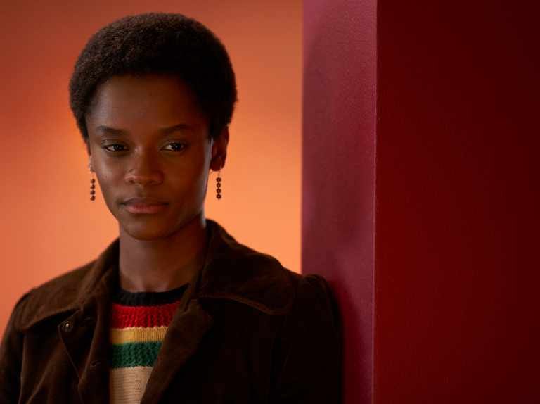 Aisha, Letitia Wright e Josh O'Connor nel trailer del dramma irlandese