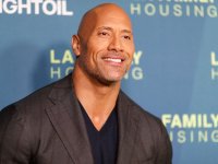 Red One, Dwayne Johnson faceva 'pipì nelle bottiglie'? Budget salito a 250 milioni per il suo comportamento