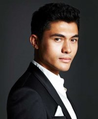 Locandina di Henry Golding