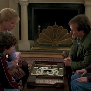 Jumanji: Robin Williams, Kirsten Dunst, Bonnie Hunt, Bradley Pierce in una scena