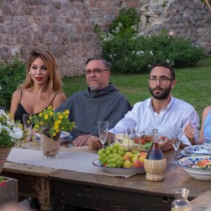 Nati 2 volte: Marco Palvetti e Euridice Axen in una scena del film