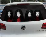 Con gli adesivi horror abbaglianti, Samara torna a terrorizzare gli automobilisti