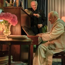 I due Papi: Anthony Hopkins, Jonathan Pryce in un momento  del film