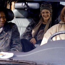 A proposito di donne: Whoopi Goldberg e Drew Barrymore in una scena