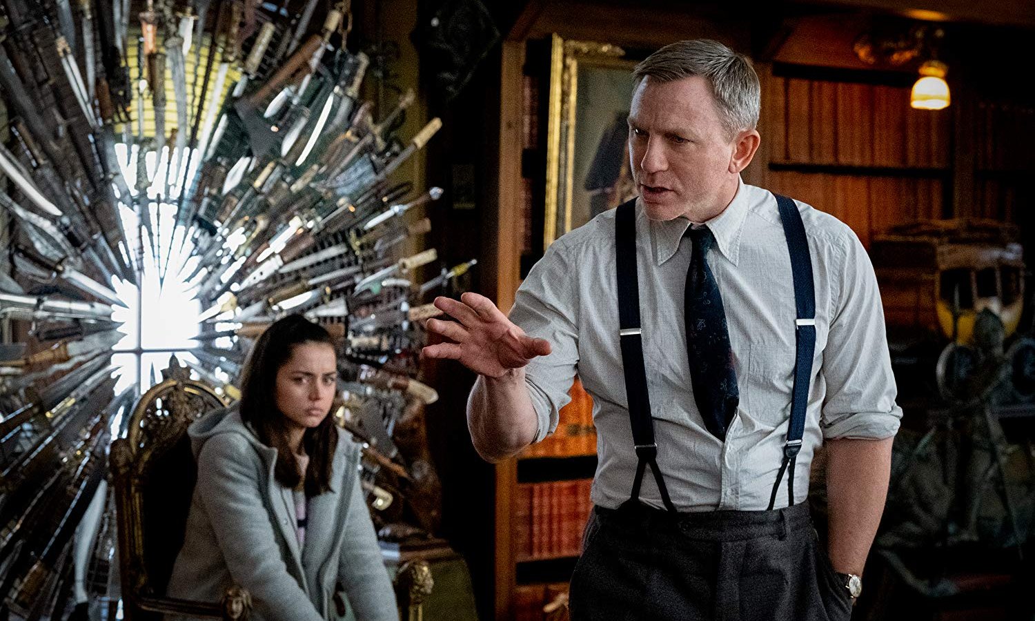 Daniel Craig e Ana de Armas in una scena di Cena con delitto - Knives Out