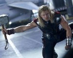 Chris Hemsworth, sua moglie gli ha proibito di portare altri martelli di Thor a casa