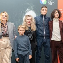 Letto N. 6: il cast al completo