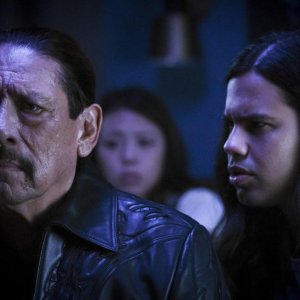The Flash 6: Danny Trejo e Carlos Valdes in Kiss Kiss Breach Breach