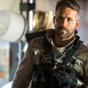 6 Underground: una scena del film con Ryan Reynolds