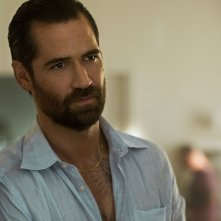 6 Underground: Manuel Garcia-Rulfo in una scena