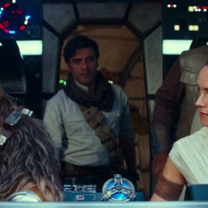Star Wars: L'Ascesa di Skywalker: Oscar Isaac, John Boyega, Daisy Ridley, Joonas Suotamo in una scena del film