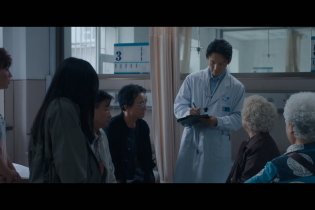 The Farewell - Una Bugia Buona - Clip - Lei è sposato?