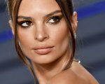 Emily Ratajkowski: il nuovo tatuaggio è una protesta contro Harvey Weinstein (FOTO)