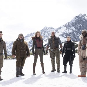 Jumanji - The Next Level: Jack Black, Kevin Hart, Dwayne Johnson, Karen Gillan, Nick Jonas, Awkwafina in una scena del film