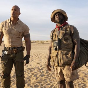 Jumanji - The Next Level: Dwayne Johnson e Kevin Hart in una scena del film