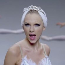 Taylor Swift nel video Shake it Off