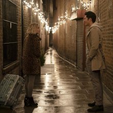 Last Christmas: una scena con Henry Golding ed Emilia Clarke