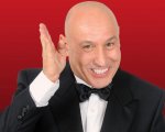 Natale a casa Battista: stasera su Rai2 lo show di Maurizio Battista