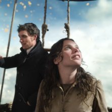 The Aeronauts: Felicity Jones, Eddie Redmayne durante una scena del film