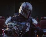 The Mandalorian, Pedro Pascal posa con Baby Yoda alla première di Star Wars: L'Ascesa di Skywalker