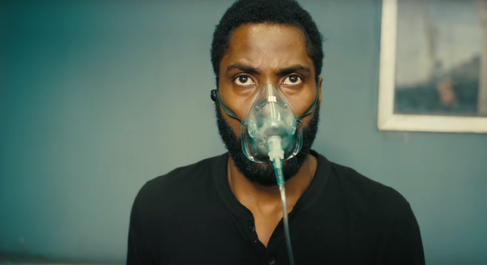 John David Washington in una scena di Tenet