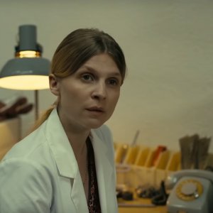 Tenet: Clémence Poésy in una scena del trailer