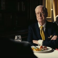 Tenet: Michael Caine in una scena del trailer
