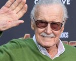Stan Lee, i fan chiedono la chiusura del suo profilo Twitter: 'È inopportuno'