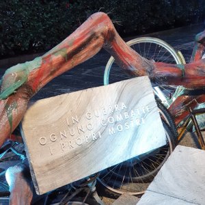 The Witcher: una foto delle installazioni a Milano