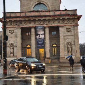 The Witcher: una foto delle installazioni a Milano