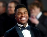 Star Wars: L'Ascesa di Skywalker, John Boyega tra i fan e la star di Stranger Things alla premiere