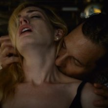 Serenity: Matthew McConaughey e Anne Hathaway in una scena del film