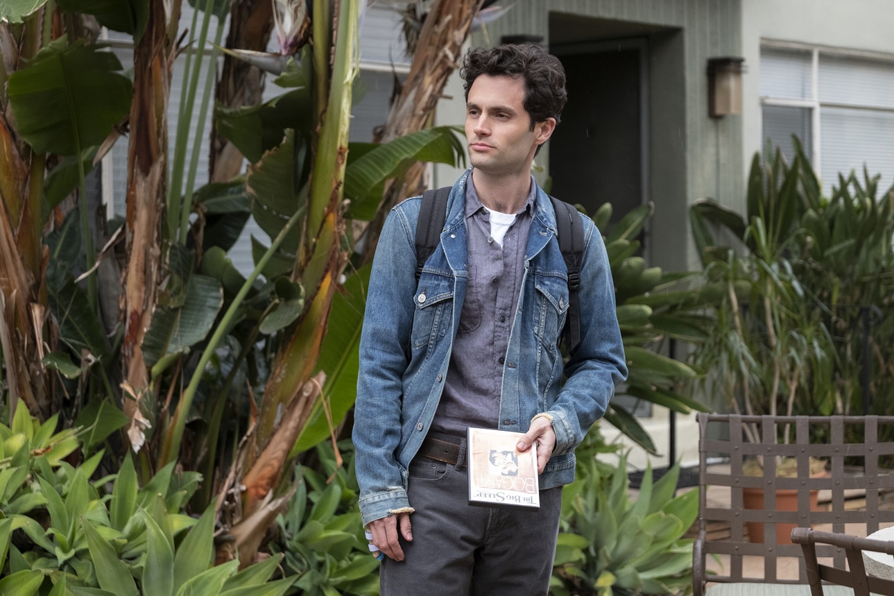 Penn Badgley in una scena di You