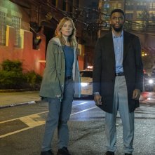City of Crime: una scena del film con Chadwick Boseman e Sienna Miller