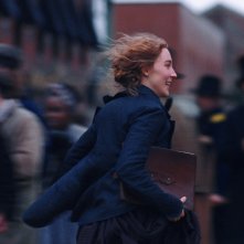 Piccole Donne: una scena del film con Saoirse Ronan