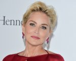 Sharon Stone bloccata dalla app di incontri Bumble per 'profilo falso'