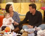 Friends: la piccola Emma risponde a una battuta di Chandler del 2020!
