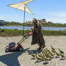 Sulle ali dell'avventura: Louis Vazquez in una sequenza