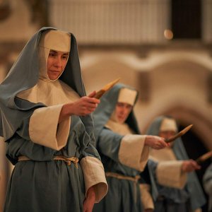 Dracula: Dolly Wells nel primo episodio della serie